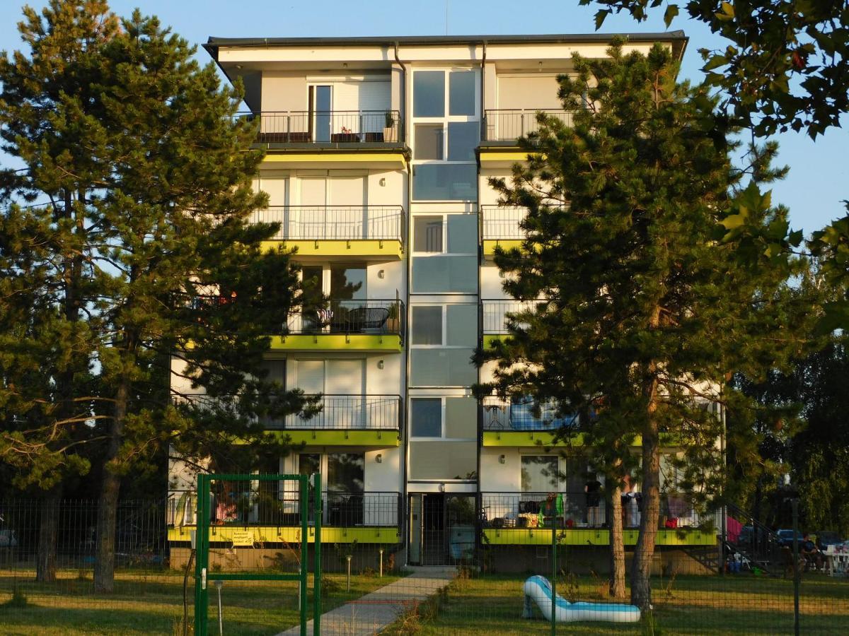 Katamaran Apartment Siofok Luaran gambar